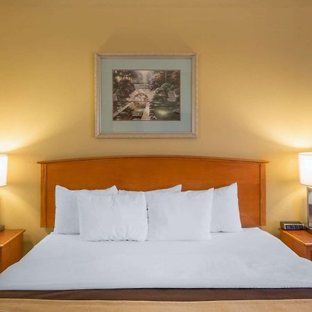 Quality Inn & Suites Midamerica Industrial Park Area Pryor Creek Extérieur photo