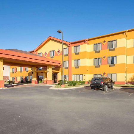Quality Inn & Suites Midamerica Industrial Park Area Pryor Creek Extérieur photo