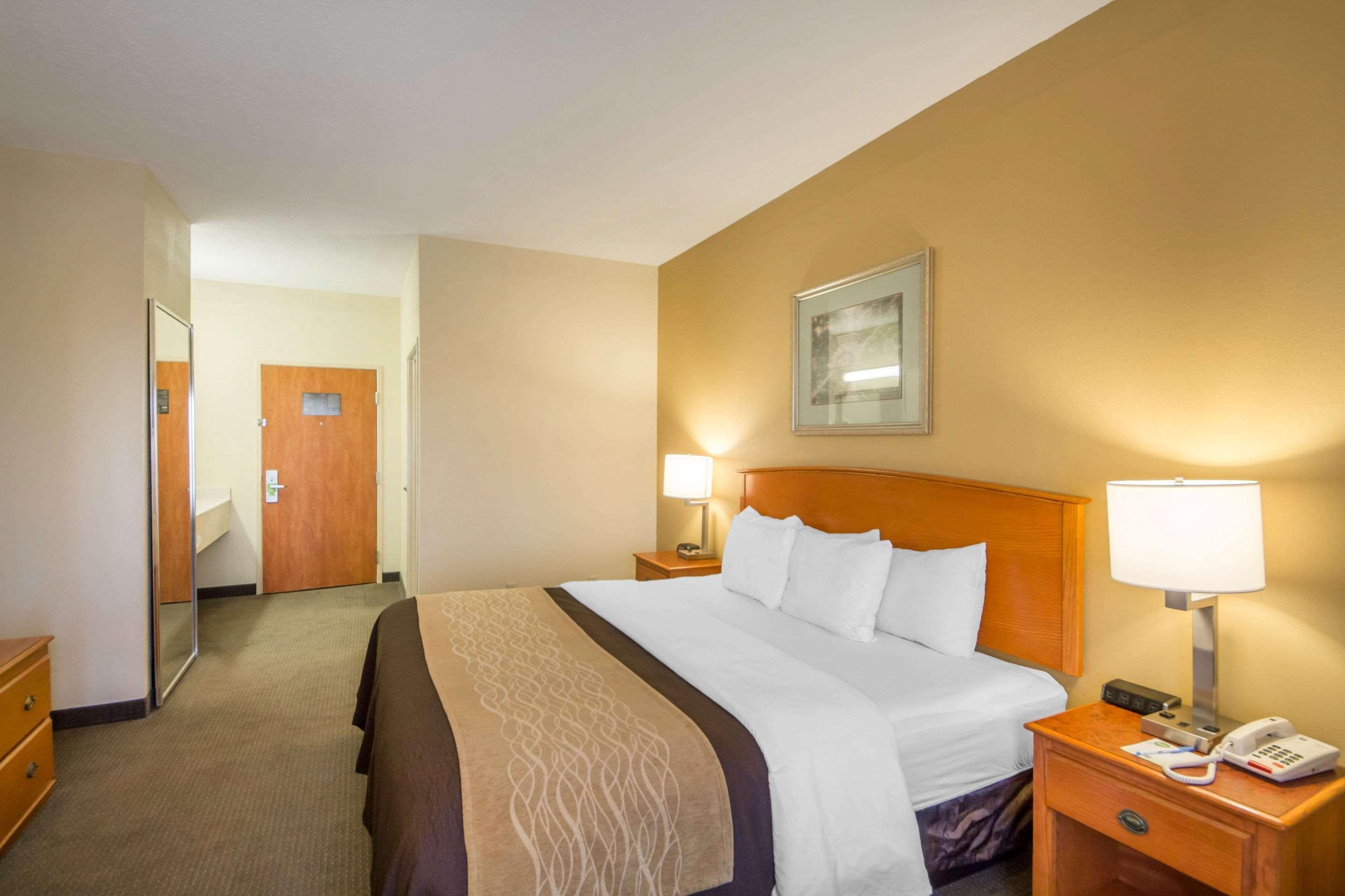 Quality Inn & Suites Midamerica Industrial Park Area Pryor Creek Extérieur photo