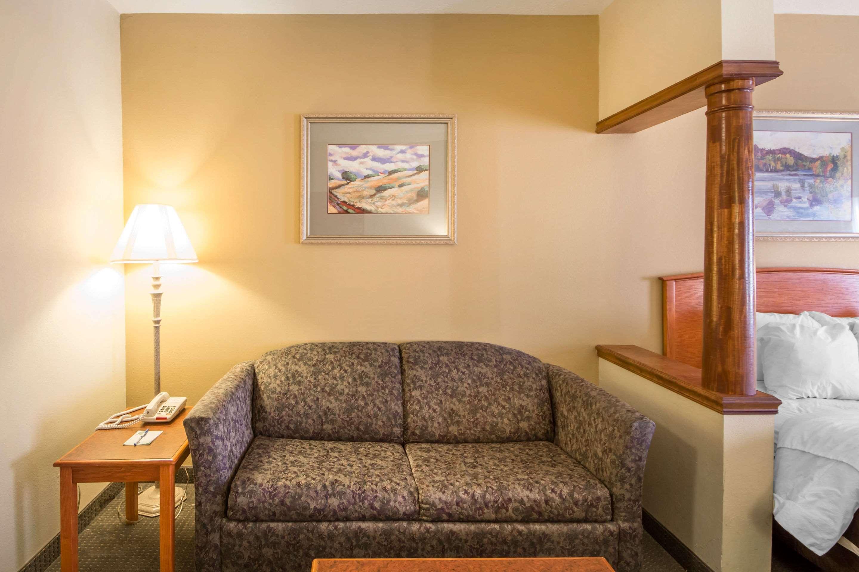 Quality Inn & Suites Midamerica Industrial Park Area Pryor Creek Extérieur photo